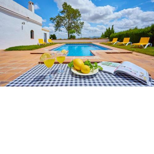 Cortijo el Membrillo Arcos de la Frontera by Ruralidays