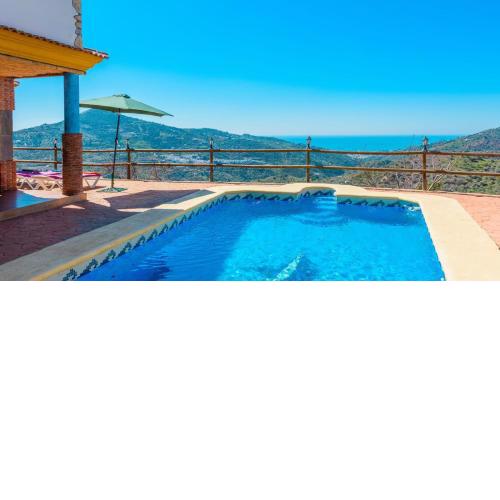 Cortijo La Encina Sayalonga by Ruralidays