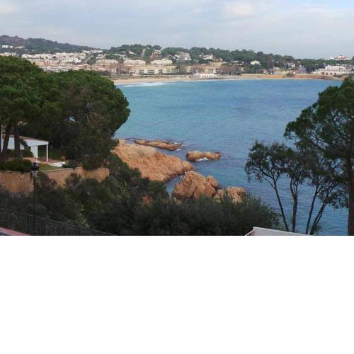 Costa Brava Sagaró frontbeach cala acces