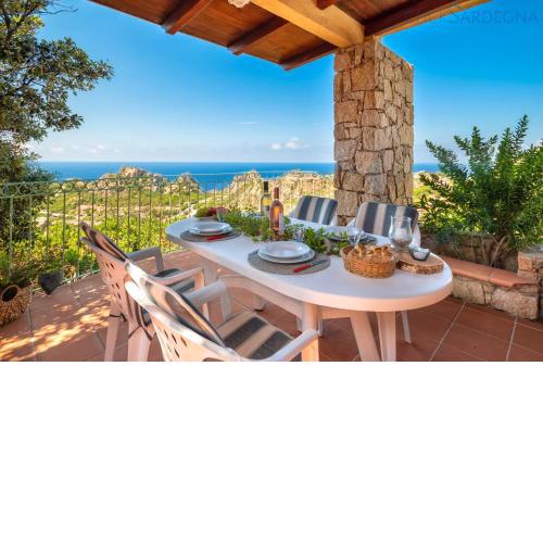 Costa Paradiso villa con piscina indipendente e vista mare per 6 persone