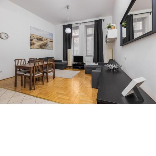 Cosy 1 Bedroom Apartment in Gozsdu Court