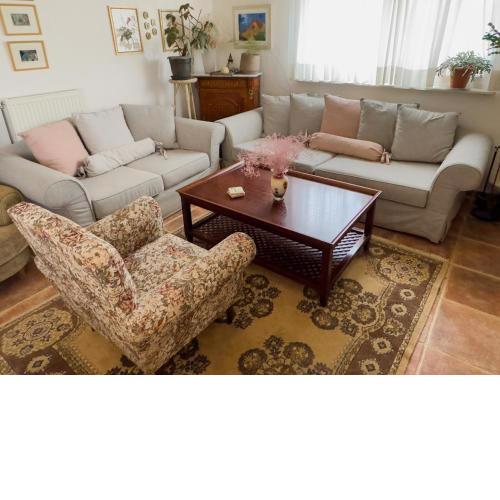 Cosy 2-Floor House with Garden
