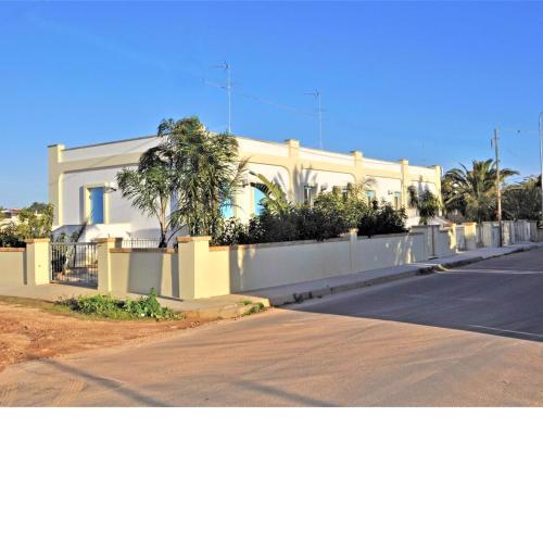 Cosy apartment in Racale with private terrace