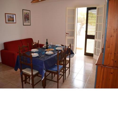 Cosy Apartment Near The Beach With Balcony; Pets Allowed