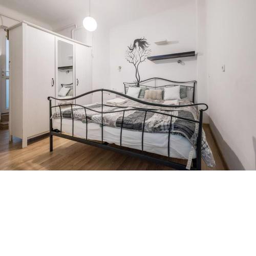 Cosy central apartment at river