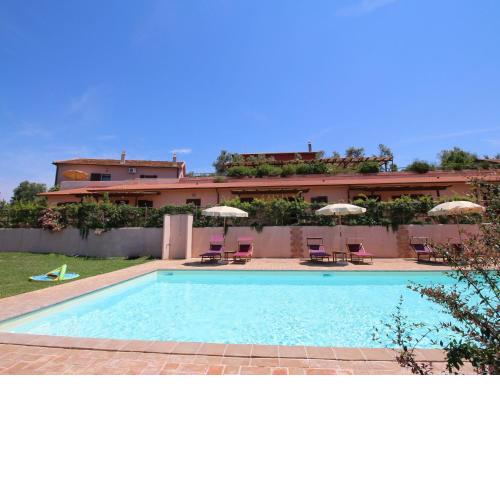 Cosy Farmhouse in Montalto di Castro withTerrace