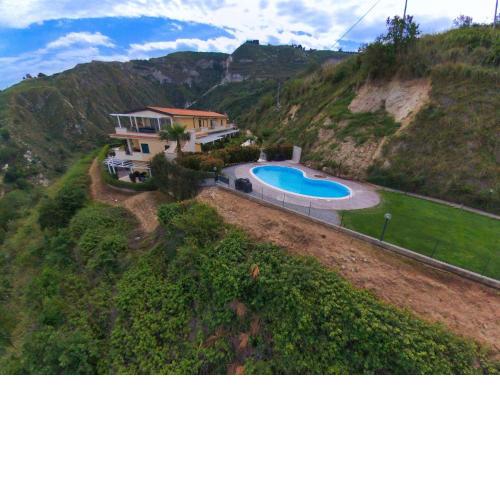 Cosy Holiday Home in Parghelia with Terrace