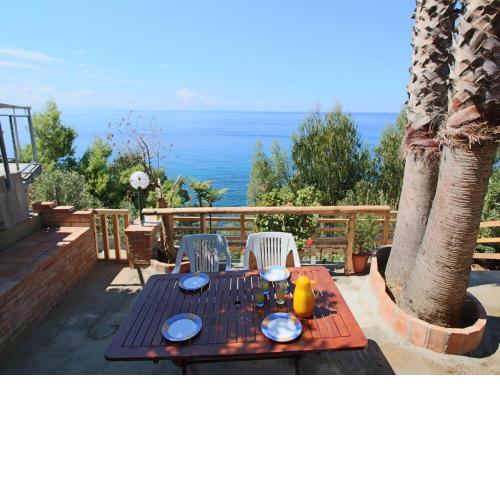 Cosy Holiday Home in Ricadi near Sea