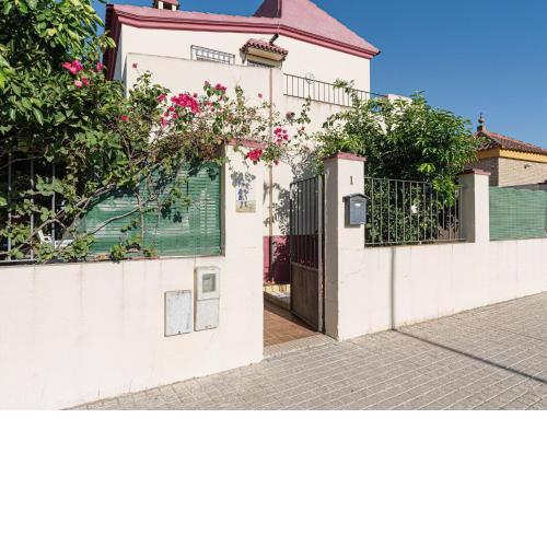 Cosy Holiday Home in Valencina de la Concepci n with Pool