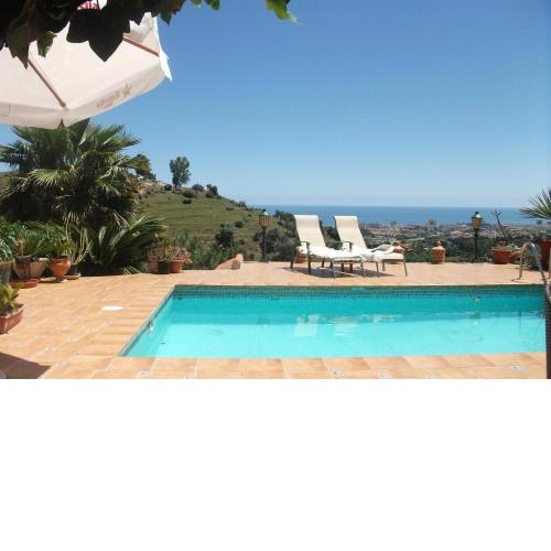 Cosy house jacuzzi wifi pool view