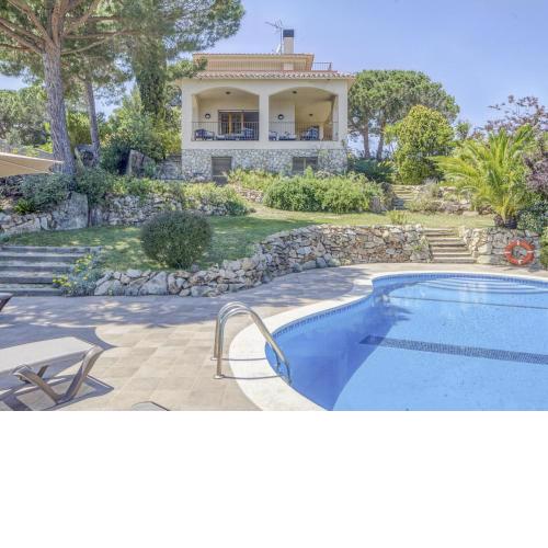 Cosy Villa in Arenys de Mar with Swimming Pool