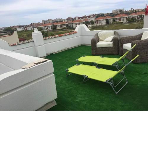 Cosy Villa With Communal Pool, Rooftop Suntrap Area