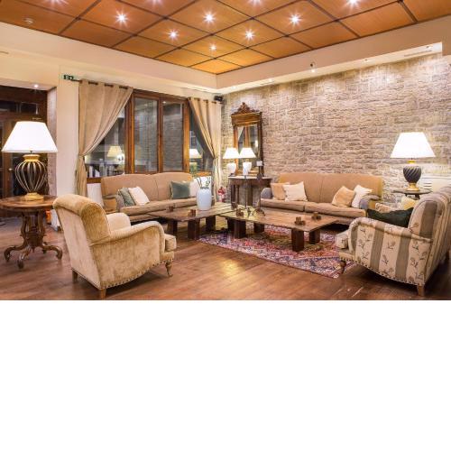Country Club Hotel & Suites