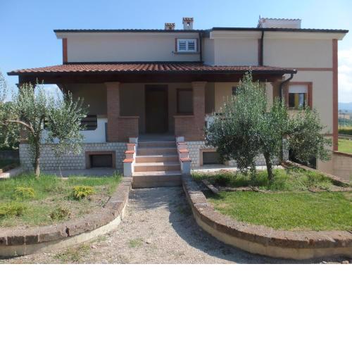 COUNTRY HOUSE