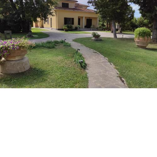 Countryside apartment with private parking