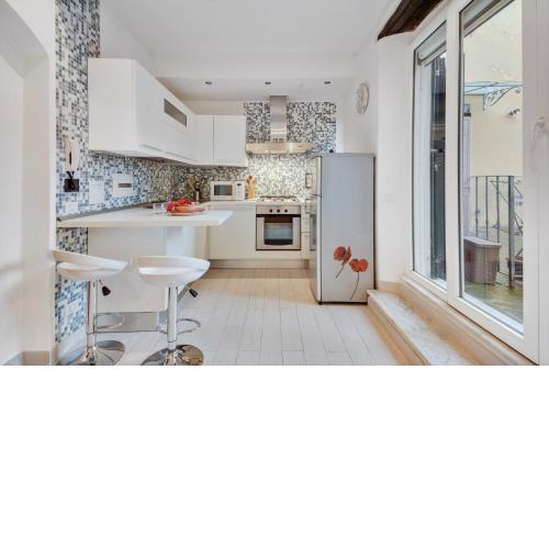 Coverciano Modern Apartment with Patio!