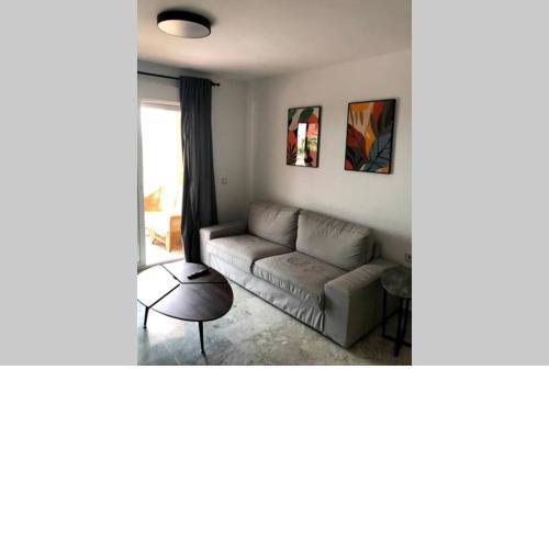 Cozy 2 bedroom apartment. Parking included.
