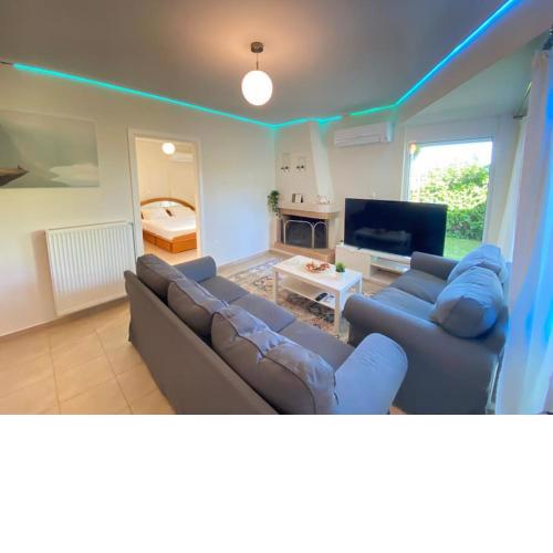 Cozy 2 Room Apartment With Garden near Athens Air-Port