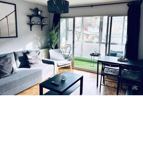 Cozy 3 Bedroom Apartment in Fuencarral