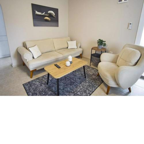 Cozy and Central Apartment with Shared Pool near Beach in Bodrum