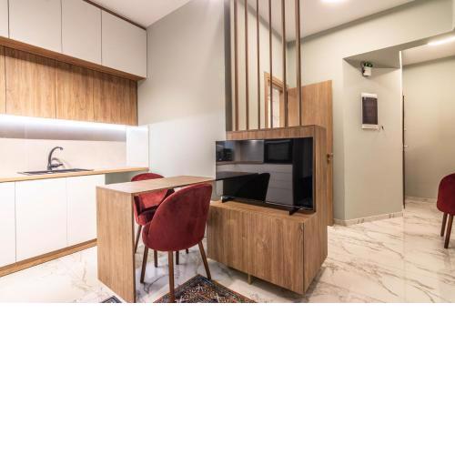 Cozy Apartment - 8' To Panormou Metro Station