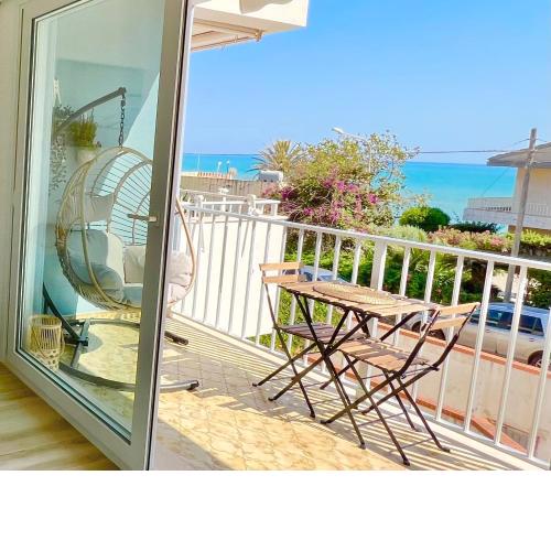 Cozy apartment by the sea