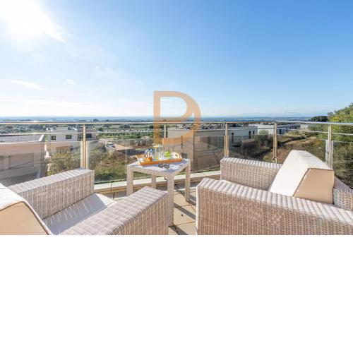Cozy apartment for 8 people with pool and sea view