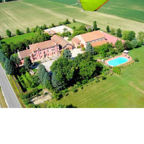 Cozy apartment in a farmhouse in Veneto with shared swimming pool