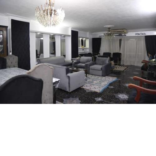 Cozy Apartment in Al Agouza