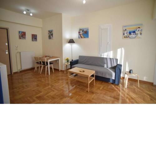 Cozy apartment in Athens next to Acropolis.
