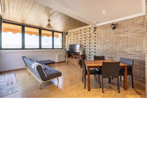 Cozy apartment in Las Gabias with a great terrace