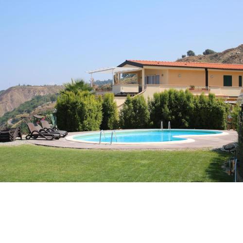 Cozy apartment in Parghelia with terrace perfect for families