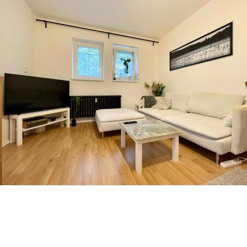 Cozy Apartment in vibrant Ruzinov area, Komárnická 42, Bratislava