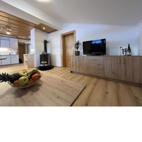 Cozy apartment in Wald im Pinzgau with balcony and barbecue area