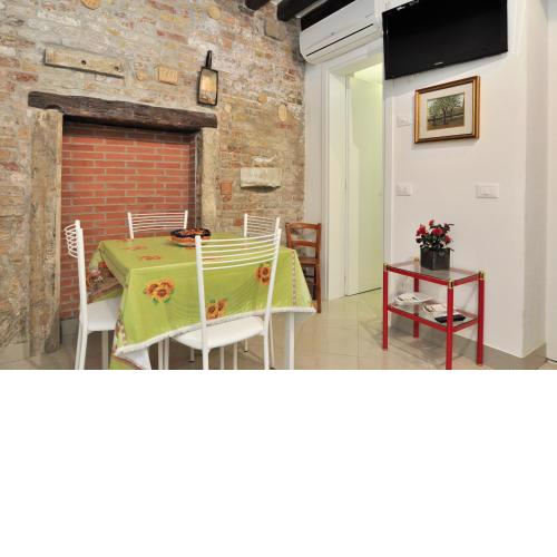 COZY APARTMENT NEAR RIALTO BRIDGE/ ST.MARK SQUARE