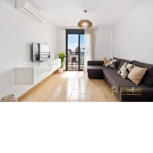 Cozy apartment with sea view and private parking in Fuengirola