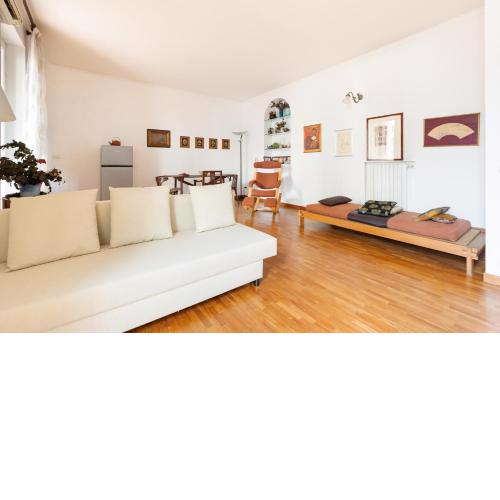Cozy APT with Balcony - Porta Romana District