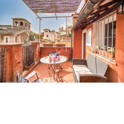 Cozy Attic with terrace in Piazza Del Fico/Navona