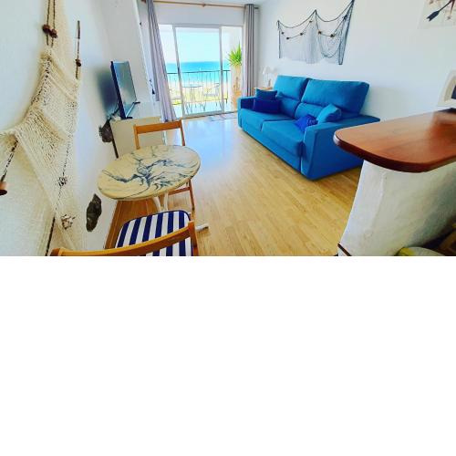 Cozy beach-front studio with amazing sea view