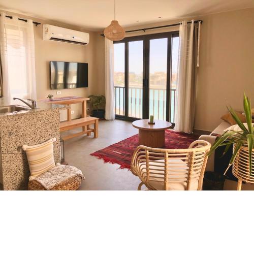 Cozy beach house with Rooftop in Tawila
