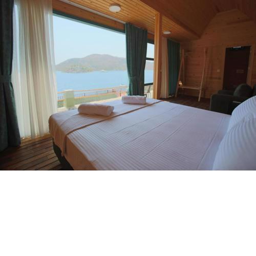 Cozy Bungalow with Private Pier, Terrace, Garden and Sea View in Bozburun