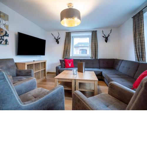 Cozy Chalet in Bruck an der Gro glocknerstra e with Sauna