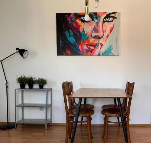 Cozy City Center Apartment