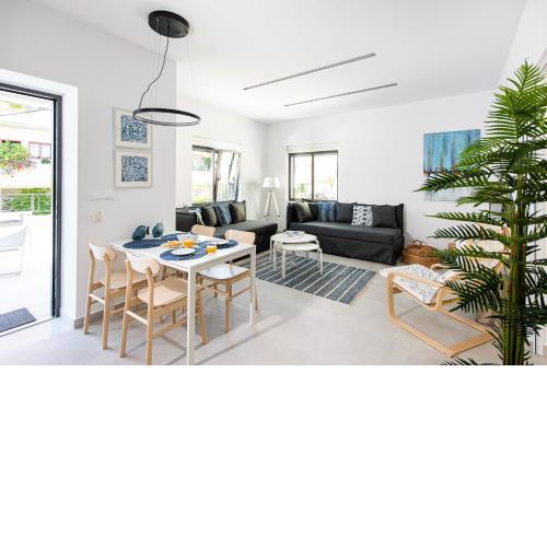 Cozy Corner Luxury Apartments
