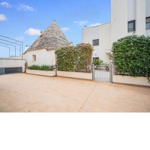 Cozy Cottage in Alberobello with Private Garden