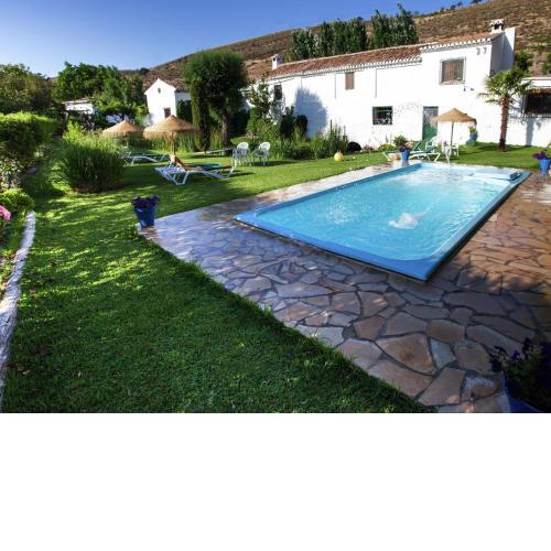Cozy Cottage in El Padul with Swimming Pool