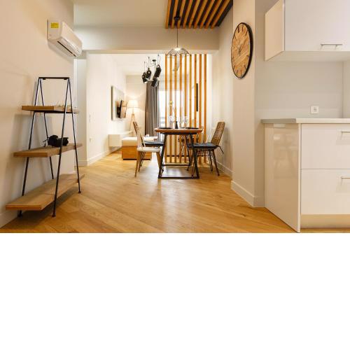 Cozy Downtown Apartment