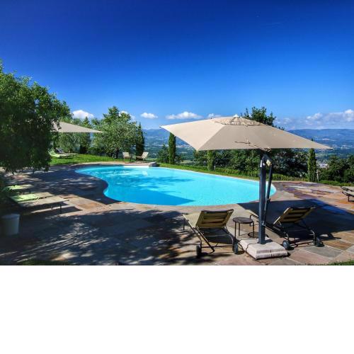 Cozy Farmhouse with Swimming Pool in Tuscany