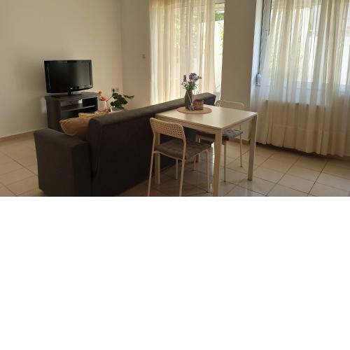 Cozy flat close to the Airport/Port and Center