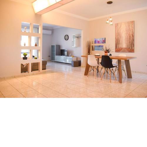 Cozy flat on the main square, 10min to the sea